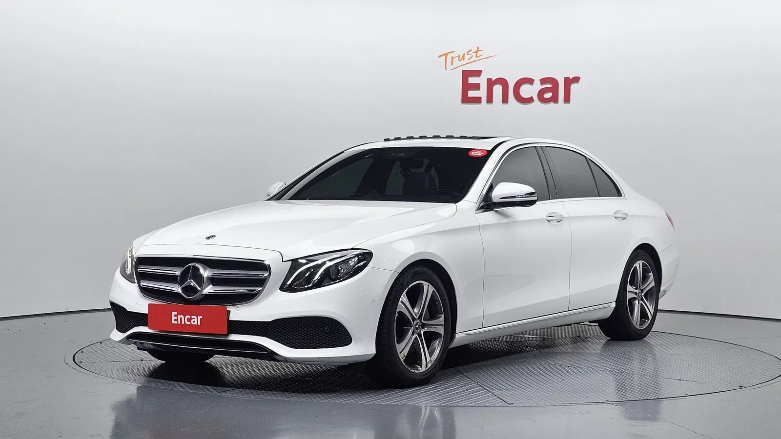 Mercedes-Benz Classe E E300 Avantgarde (W213) 2019 — photo 1 sur 33