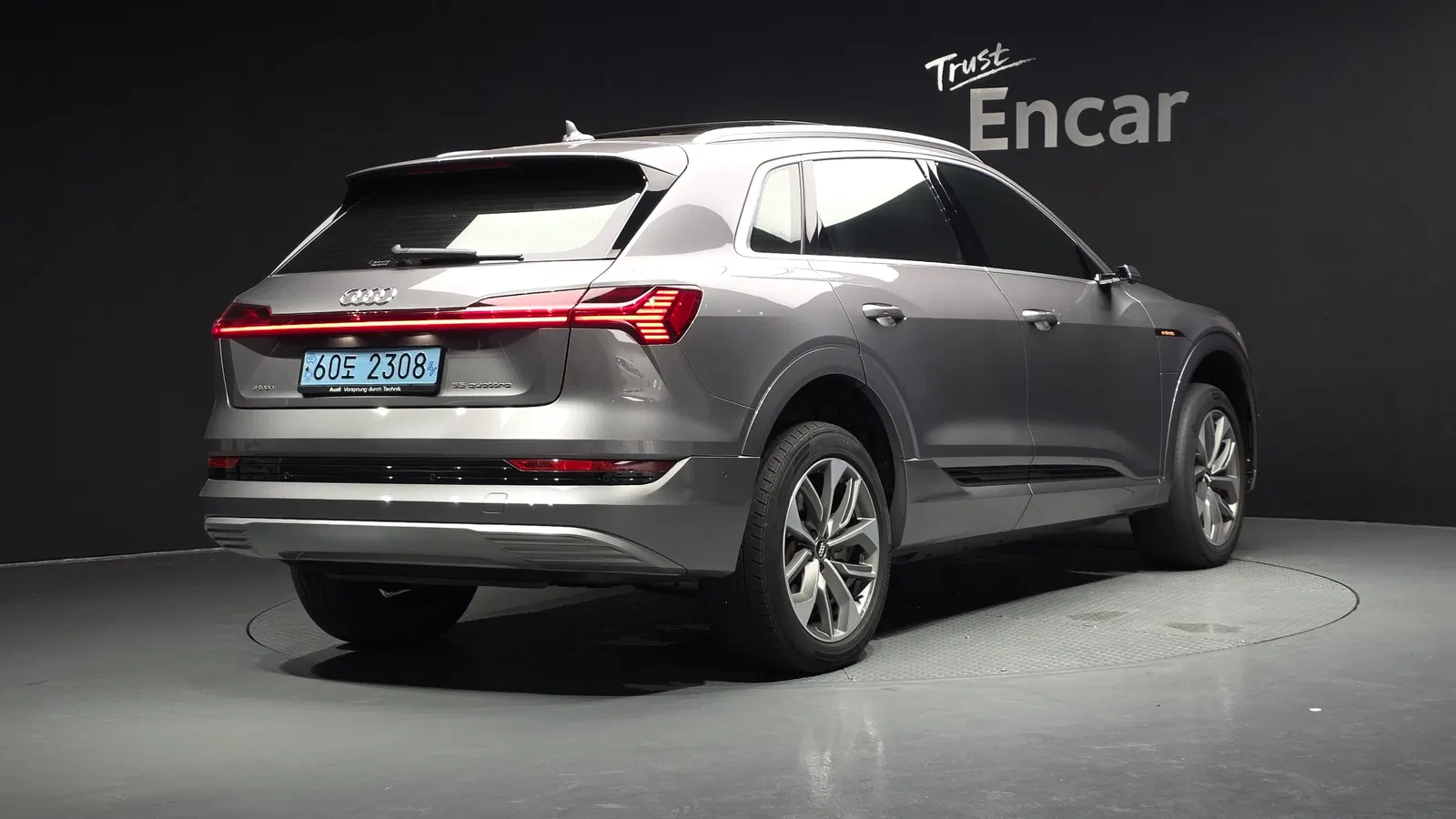 Audi e-tron 55 Quattro 2020 — photo 1 sur 46