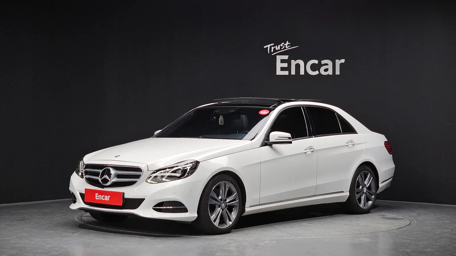 Mercedes-Benz Classe E E300 Avantgarde (W212) 2014 — photo 1 sur 20