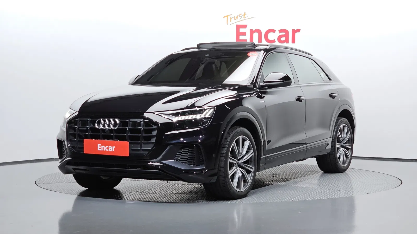 Audi Q8 (4M) 55 TFSI Quattro Premium 2021 — photo 1 sur 36