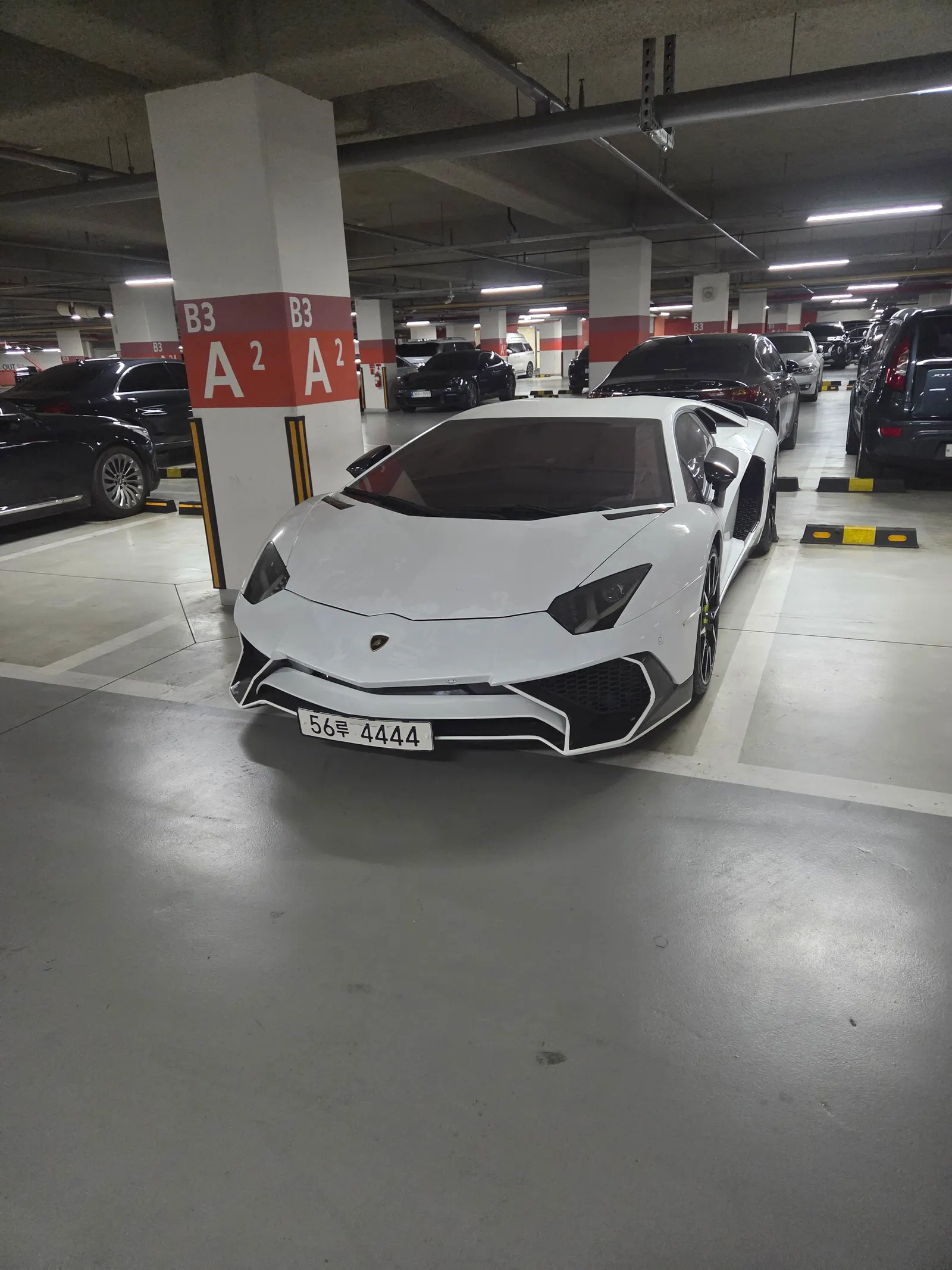 Lamborghini Aventador LP700-4 2013 — photo 1 sur 15