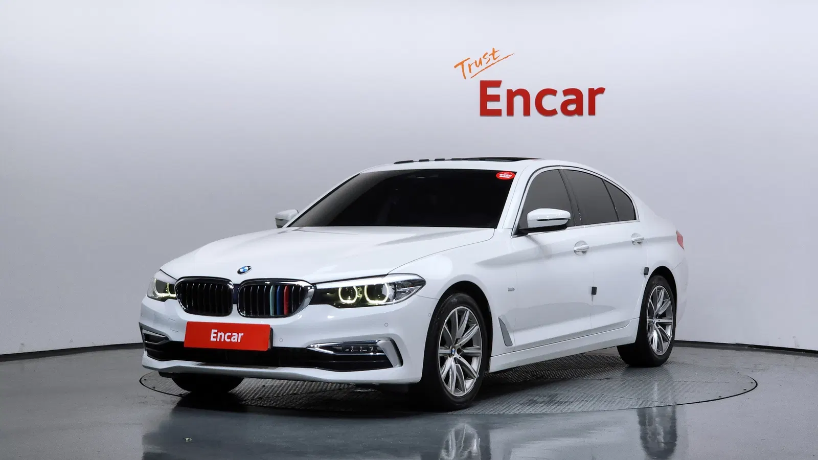 BMW Série 5 (G30) 520i Luxury 2018 — photo 1 sur 26