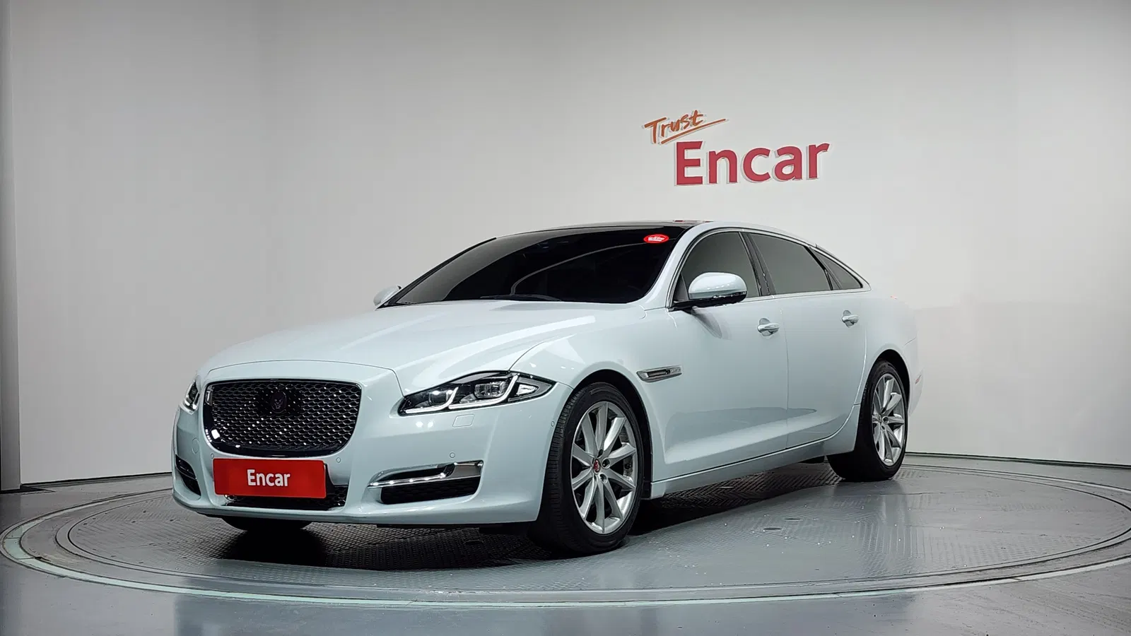Jaguar All New XJ 3.0D Premium Luxury LWB 2018 — photo 1 sur 39