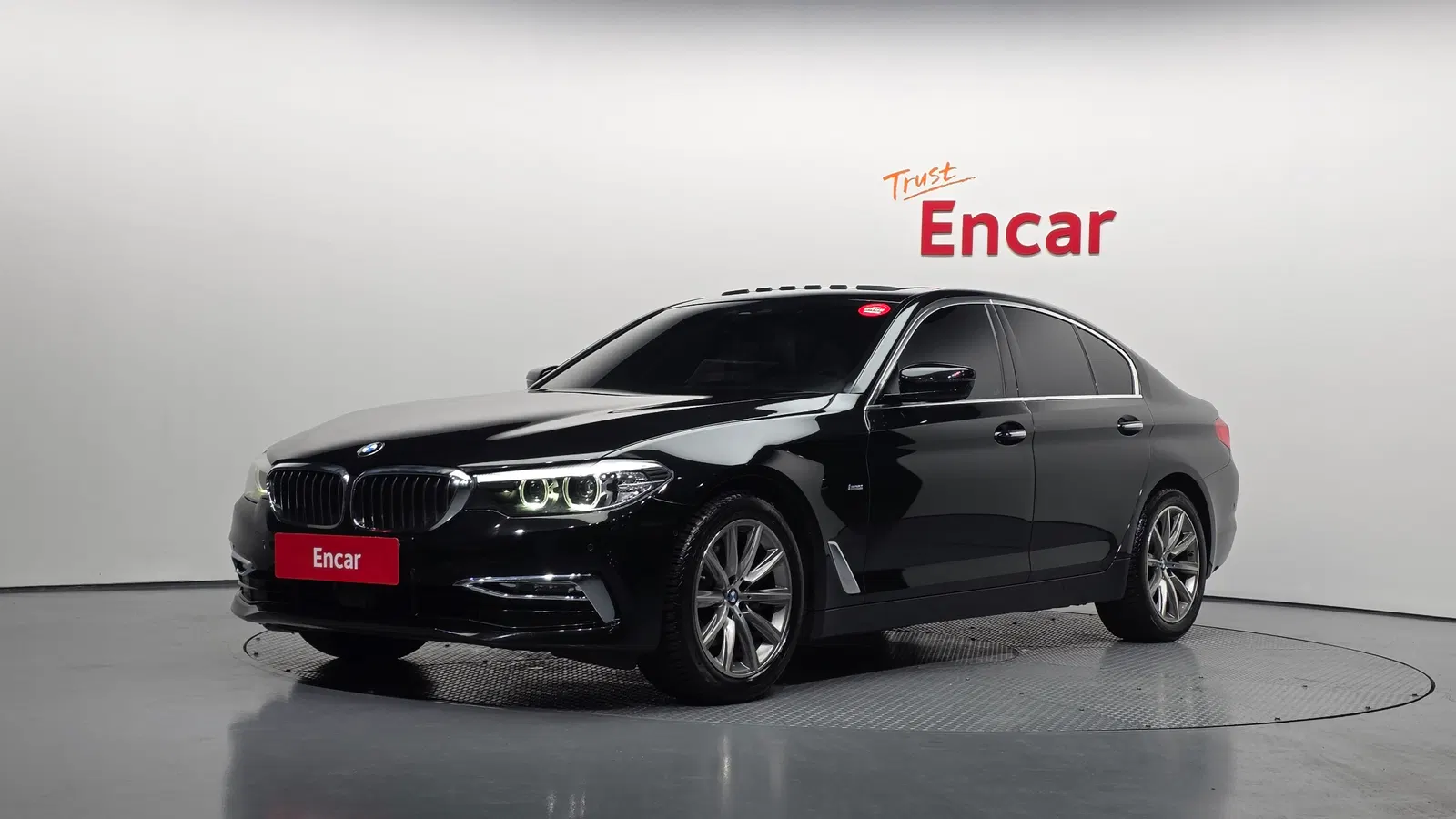 BMW Série 5 (G30) 520i Luxury 2018 — photo 1 sur 35