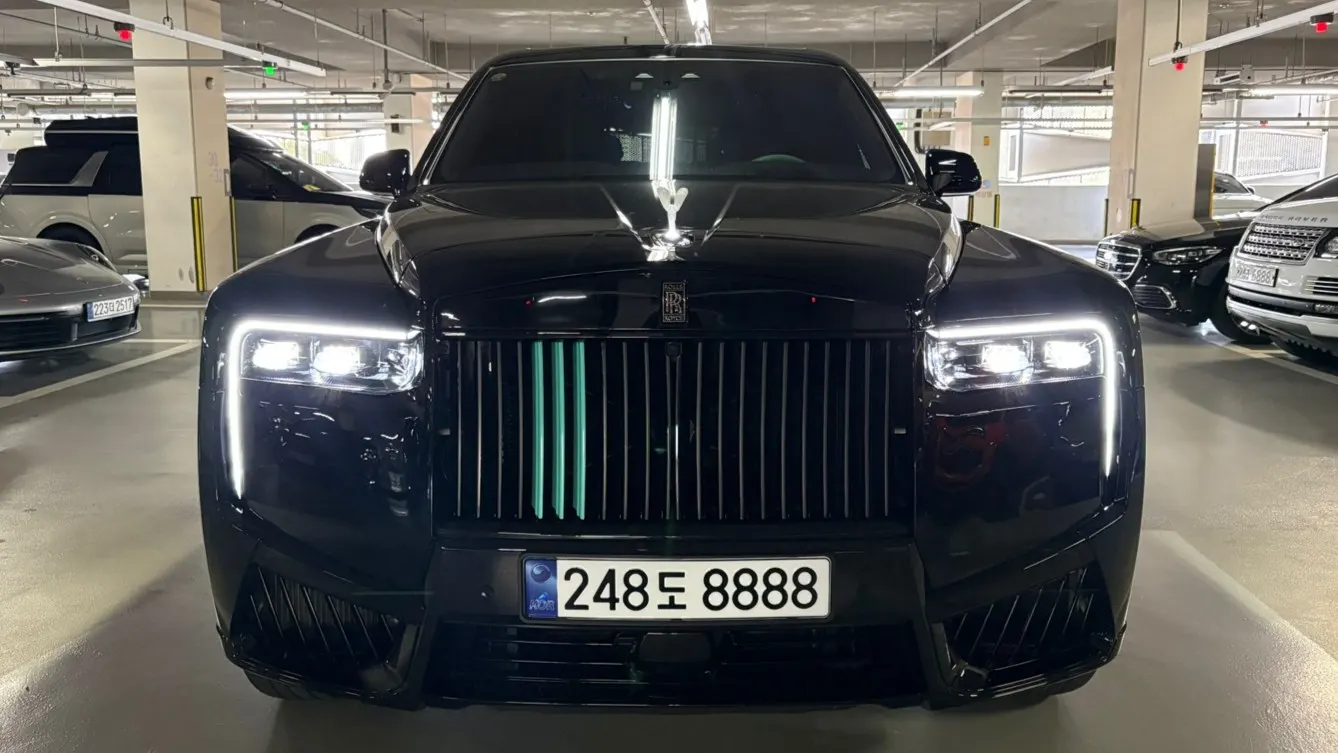 Rolls-Royce Cullinan 6.7 V12 2019 — photo 1 sur 25