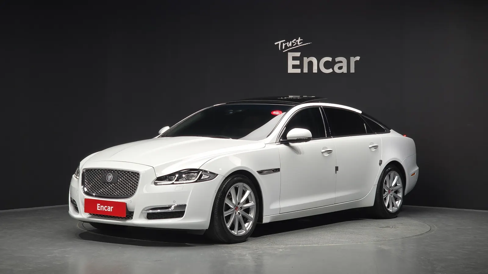 Jaguar All New XJ 3.0D Premium Luxury LWB 2019 — photo 1 sur 20