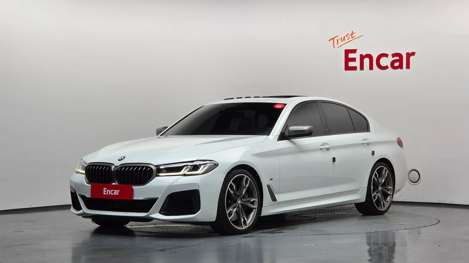 BMW Série 5 (G30) M550i xDrive 2021 — photo 1 sur 26