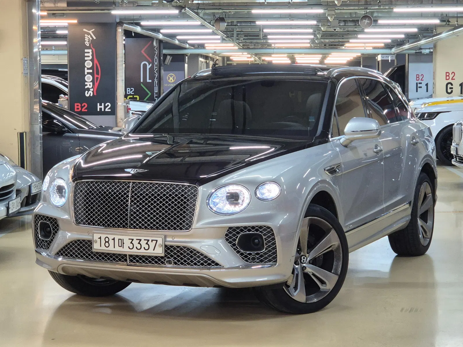 Bentley Bentayga 4.0 V8 Azure 2023 — photo 1 sur 26