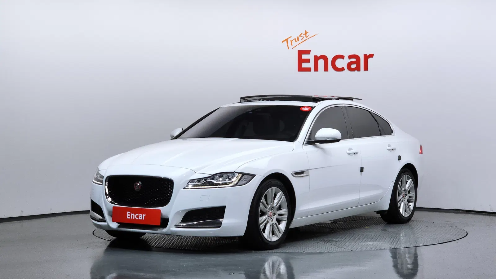 Jaguar XF (X260) 20d Portfolio 2017 — photo 1 sur 20