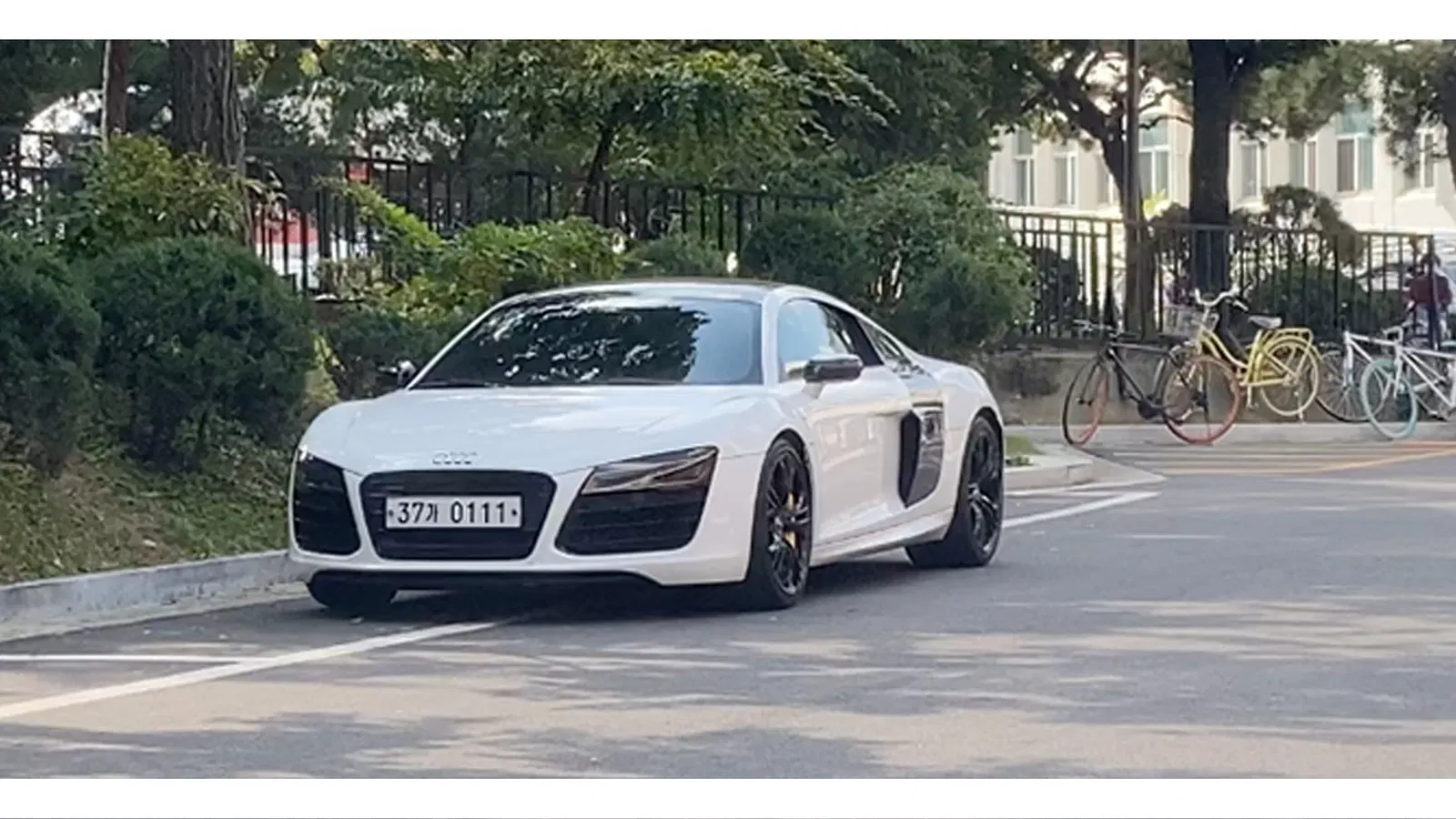 Audi R8 5.2 V10 Coupé 2015 — photo 1 sur 14