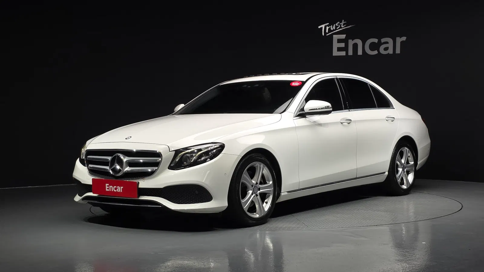 Mercedes-Benz Classe E E220d Avantgarde (W213) 2017 — photo 1 sur 26