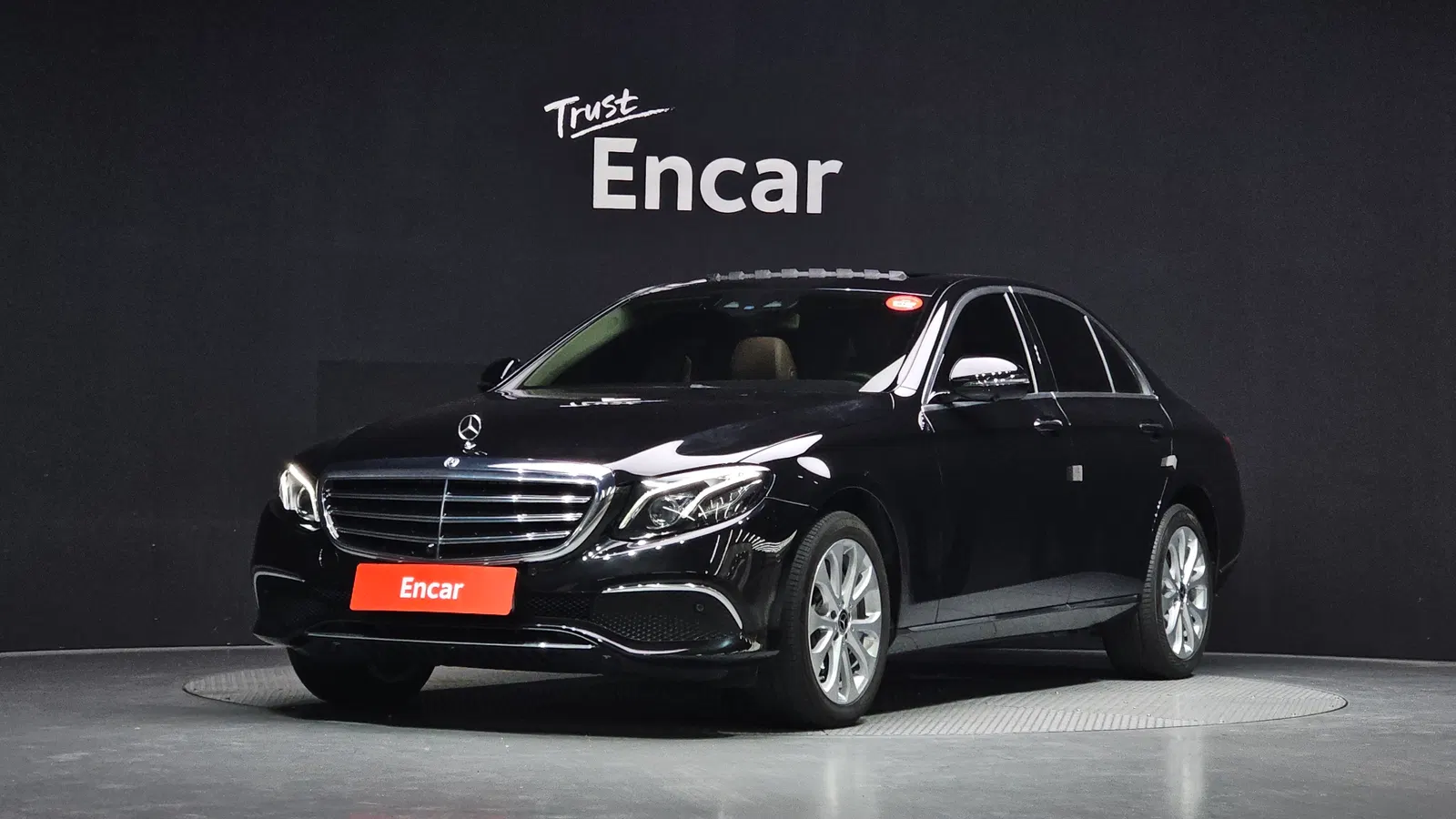 Mercedes-Benz Classe E E300 4MATIC Exclusive (W213) 2018 — photo 1 sur 8