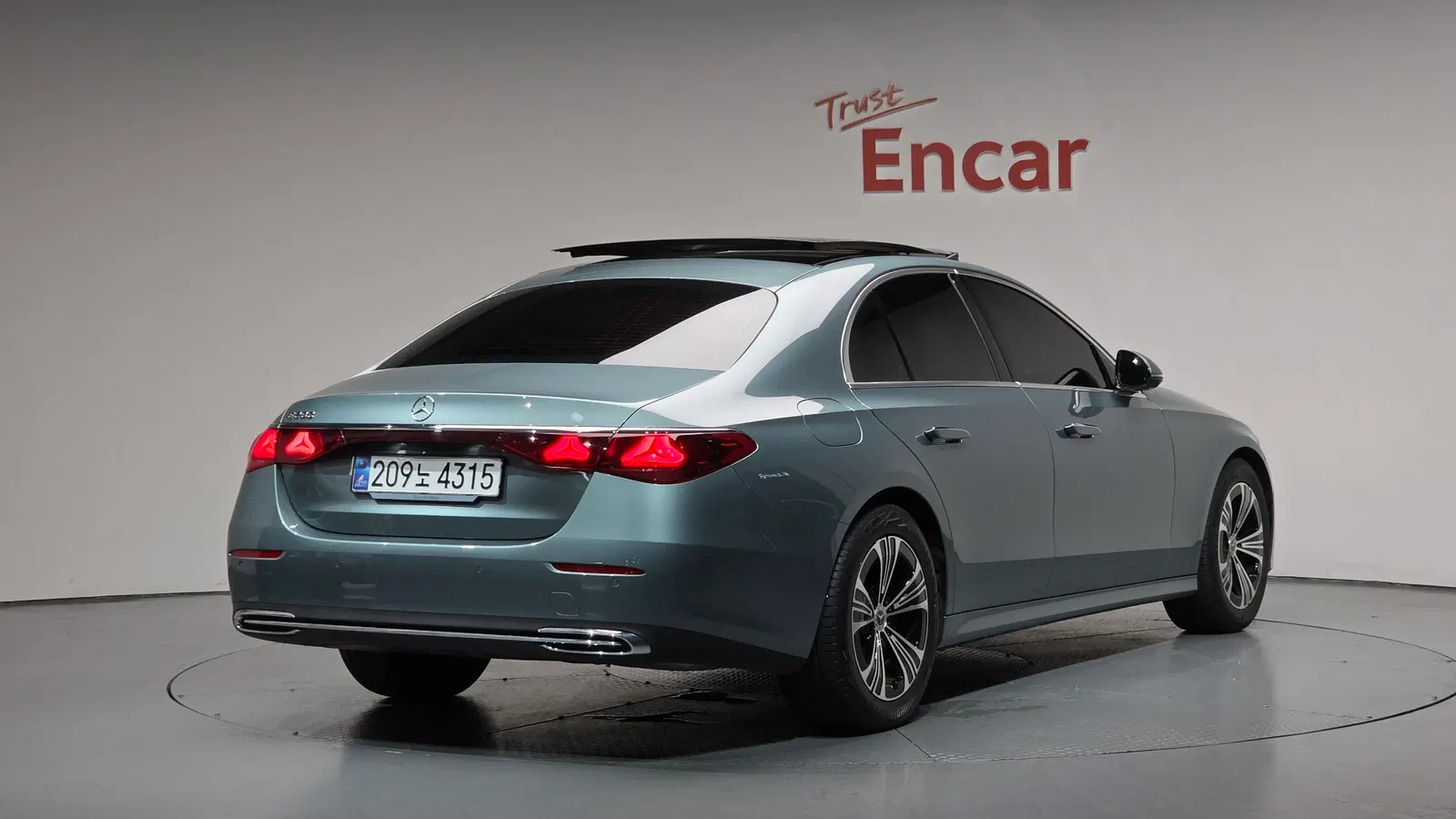 Mercedes-Benz Classe E E200 Avantgarde (W214) 2025 — photo 1 sur 32