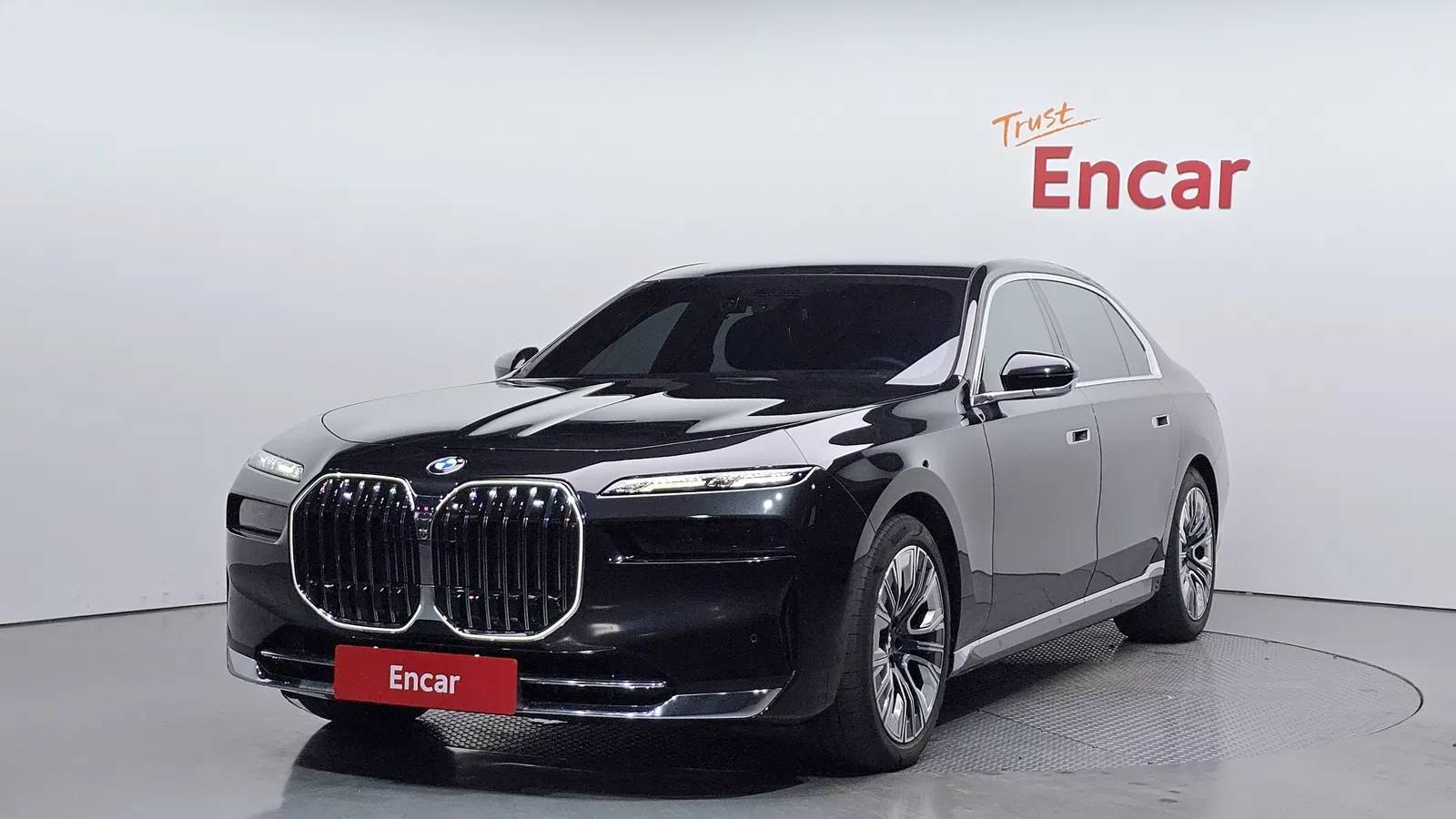 BMW Série 7 (G70) 740d xDrive Design Pure Excellence 2023 — photo 1 sur 26