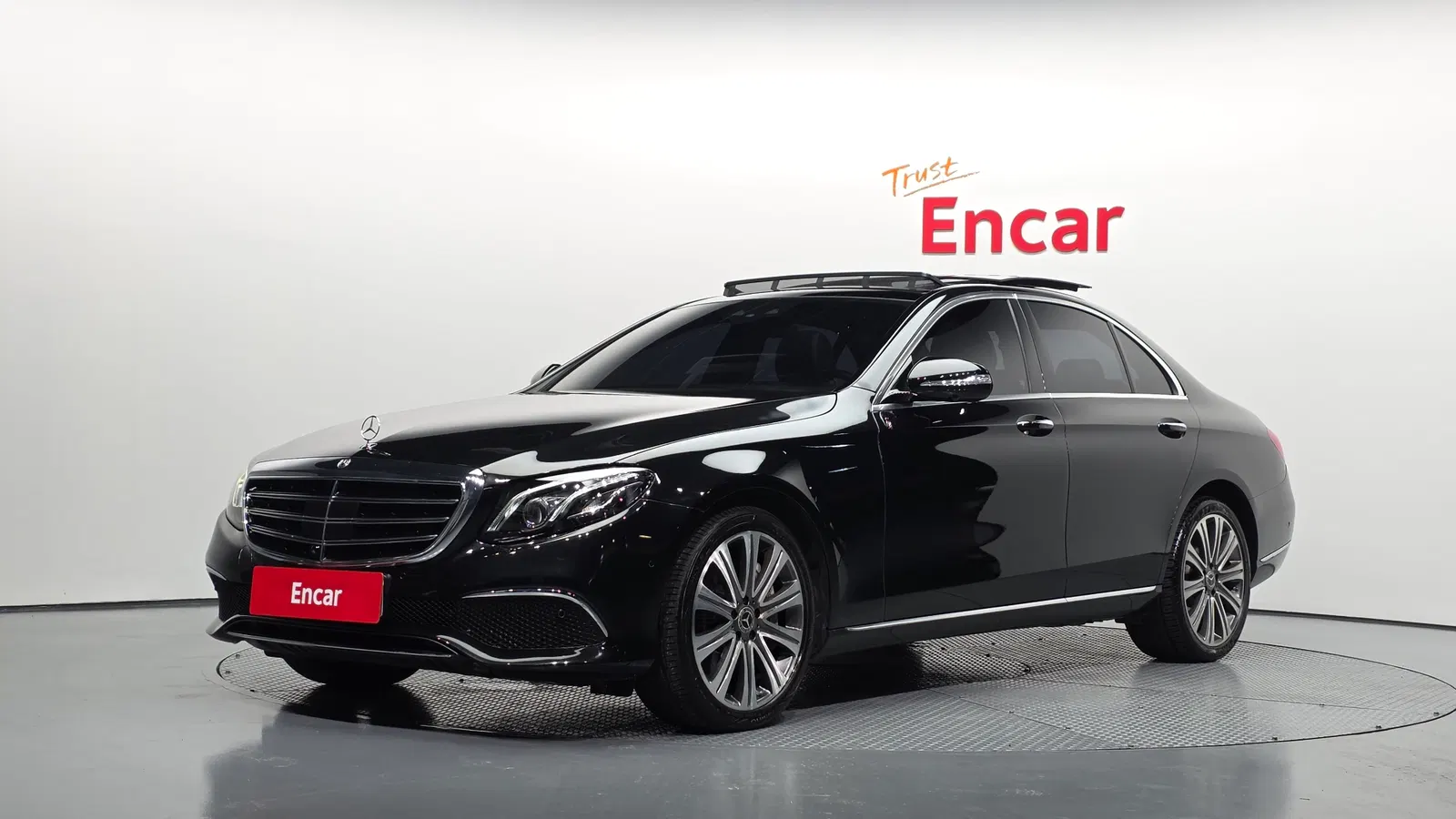 Mercedes-Benz Classe E E400 4MATIC Exclusive (W213) 2017 — photo 1 sur 20