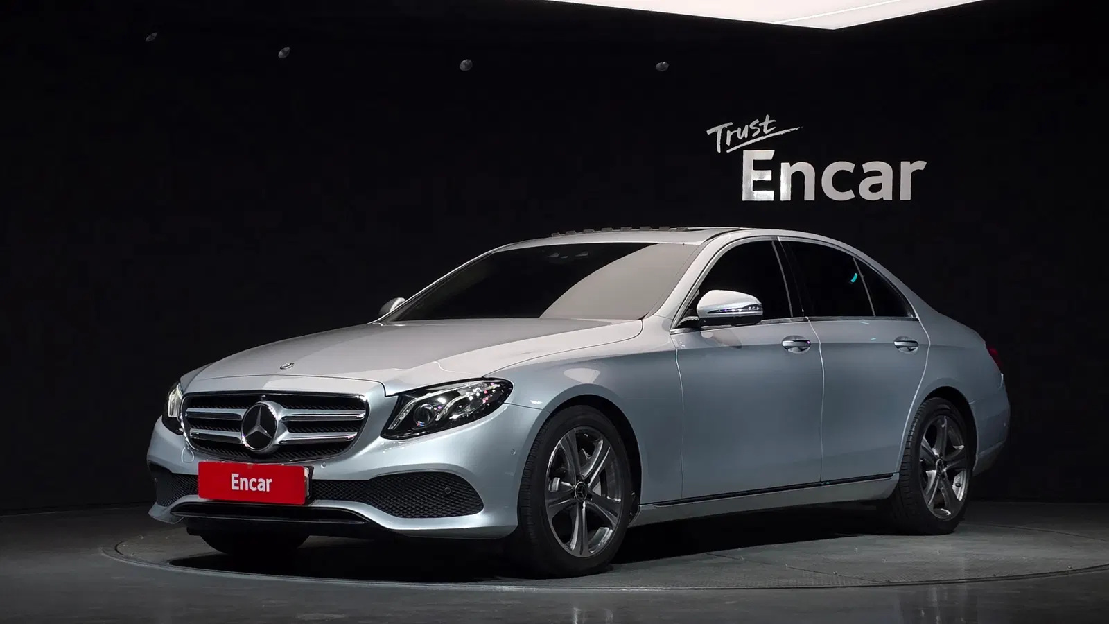 Mercedes-Benz Classe E E300 Avantgarde Intelligent Drive (W213) 2017 — photo 1 sur 20