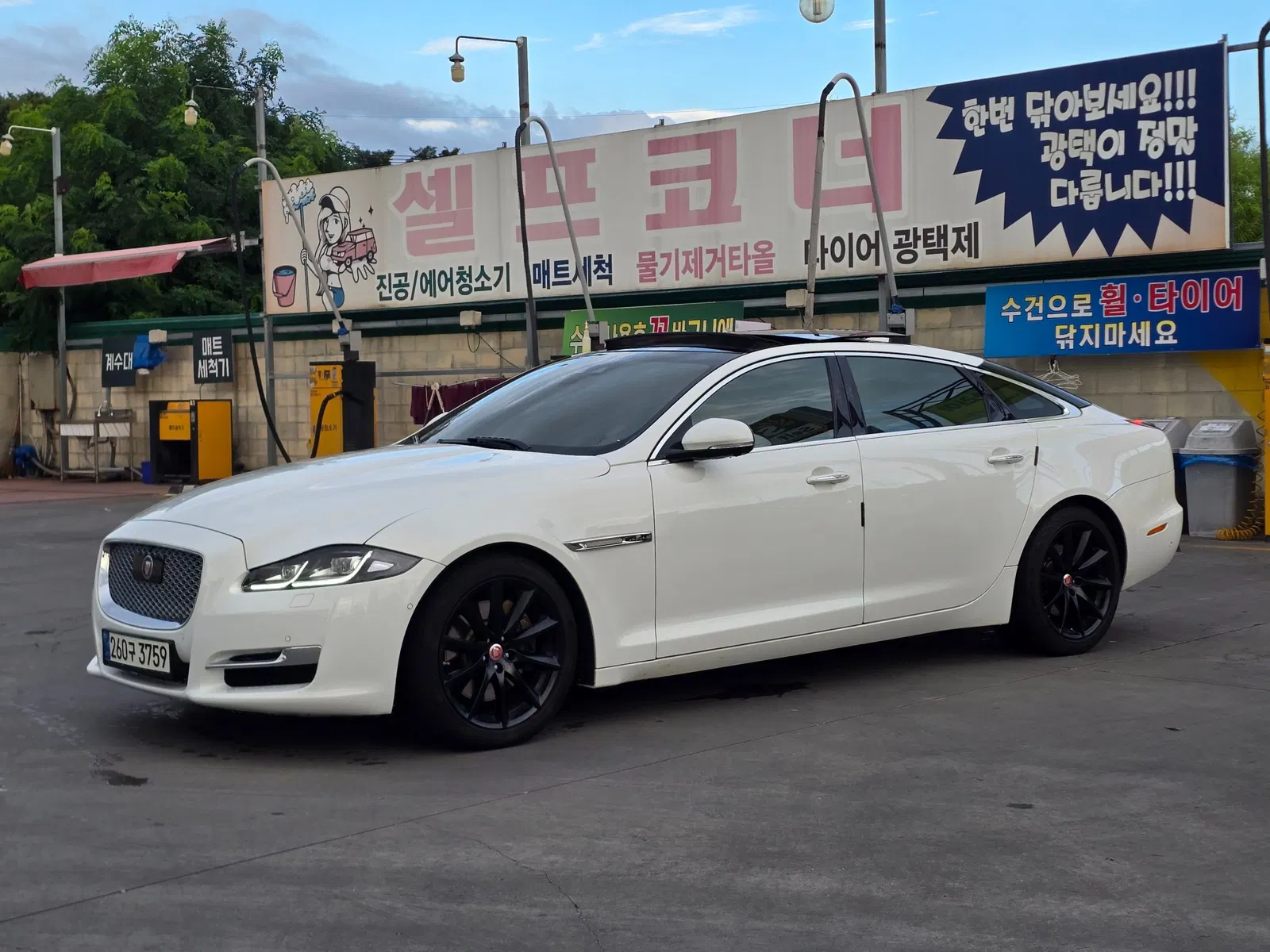Jaguar All New XJ 3.0D Premium Luxury LWB 2018 — photo 1 sur 26