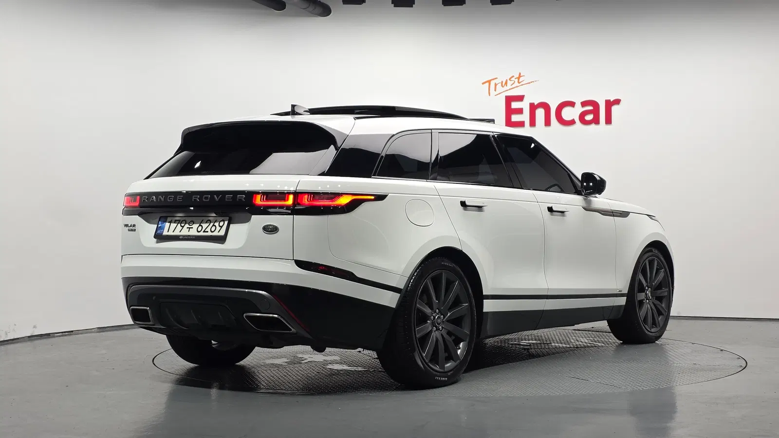 Land Rover Range Rover Velar 3.0 D300 R-Dynamic HSE 2018 — photo 1 sur 33