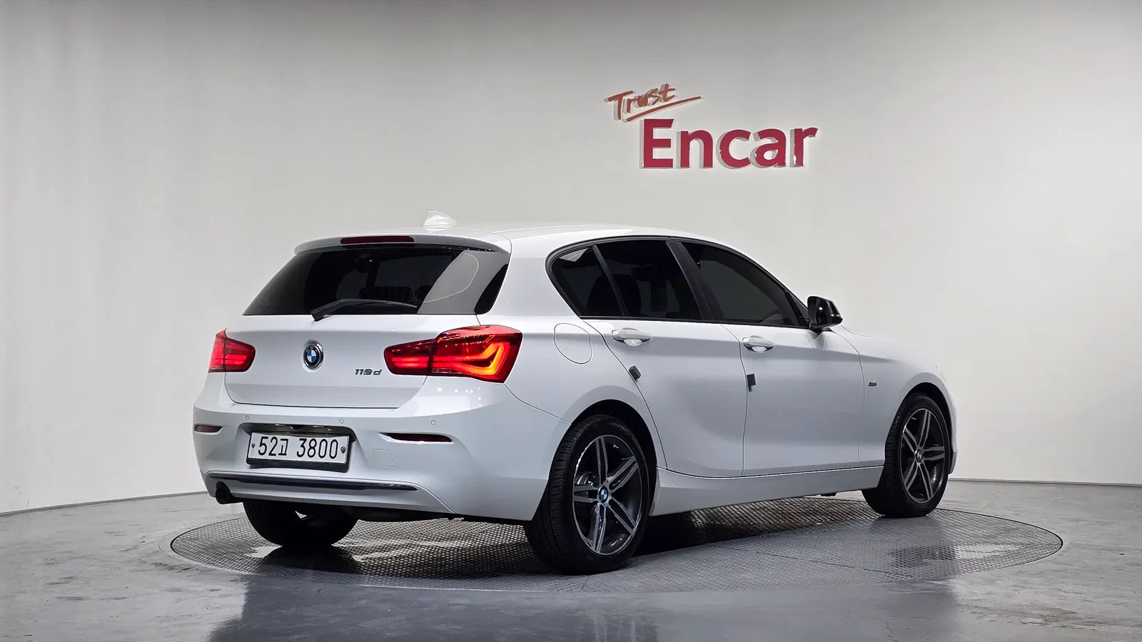 BMW Série 1 (F20) 118d Sport 5 portes 2018 — photo 1 sur 36