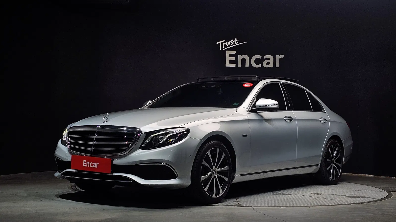 Mercedes-Benz Classe E E300e Exclusive (W213) 2019 — photo 1 sur 34