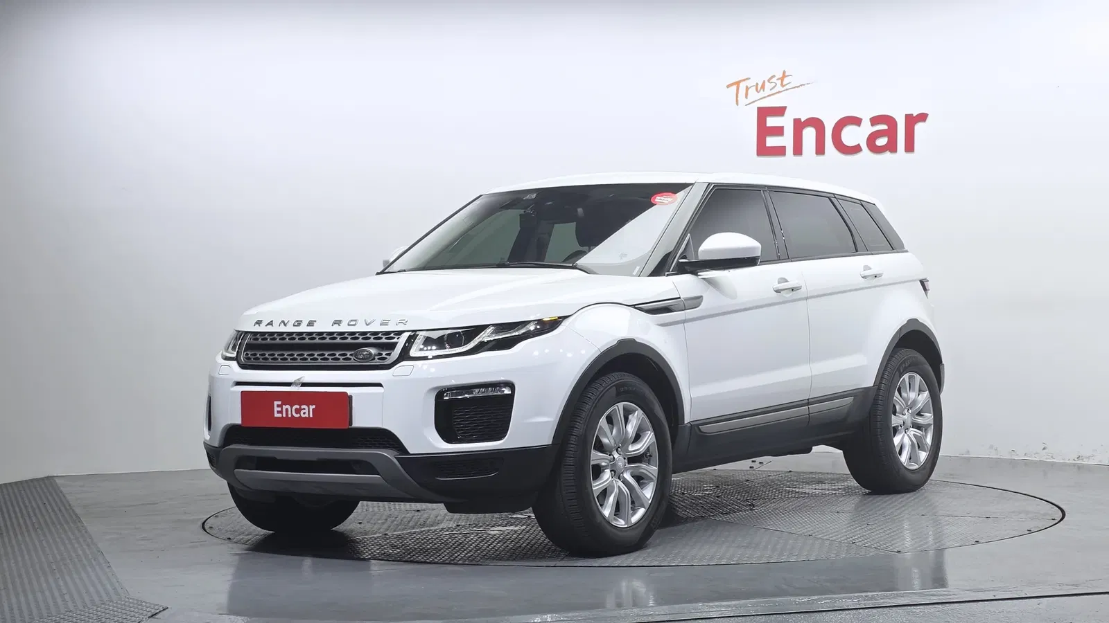 Land Rover Range Rover Evoque 2.0 TD4 SE 2018 — photo 1 sur 33