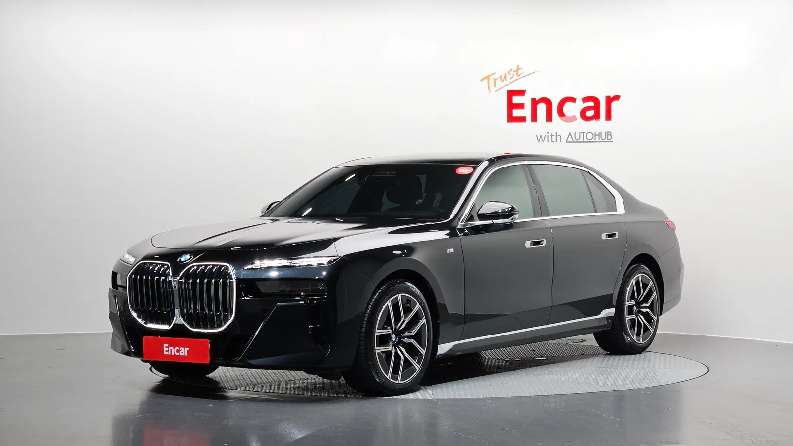 BMW Série 7 (G70) 740i sDrive M Sport 2023 — photo 1 sur 34