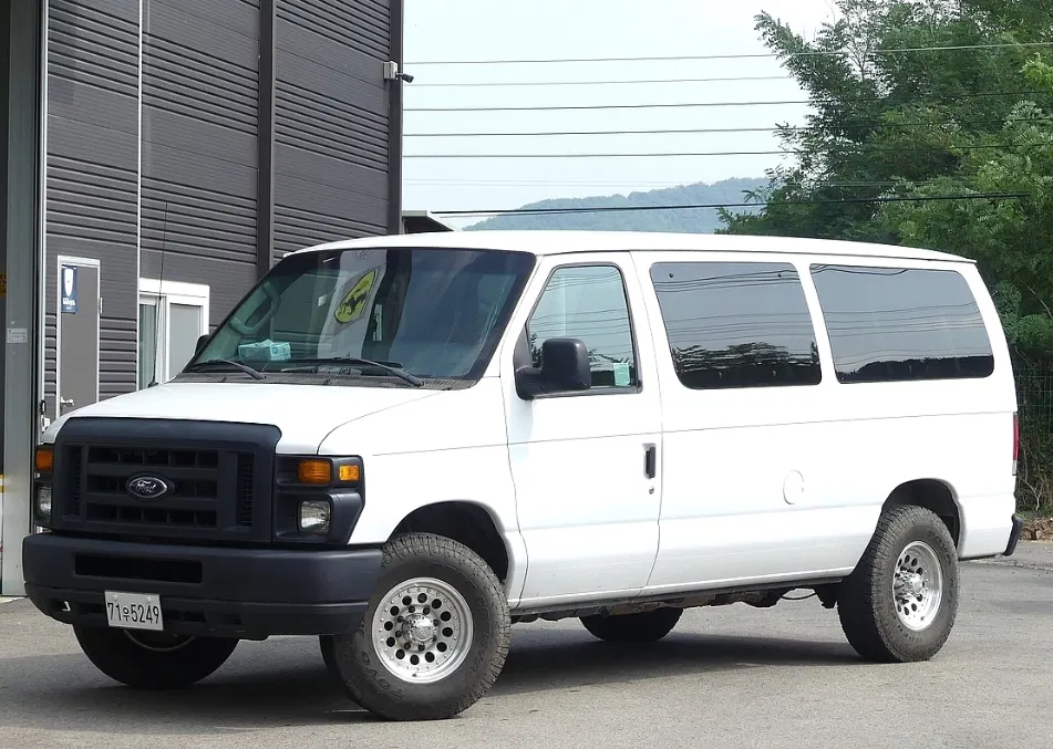Ford E-Series E-350 2013 — photo 1 sur 10