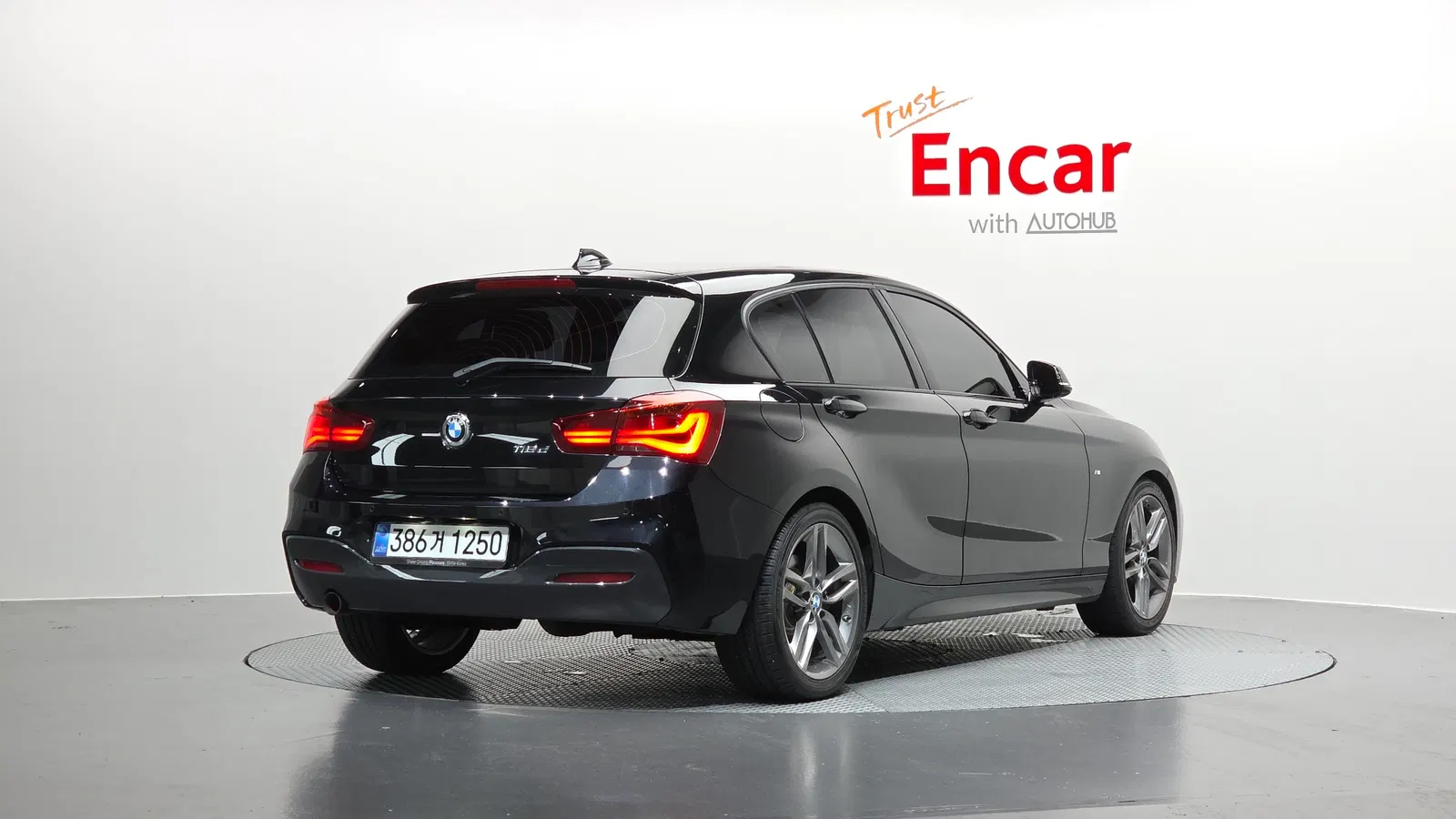 BMW Série 1 (F20) 118d M Sport Shadow 5 portes 2018 — photo 1 sur 31
