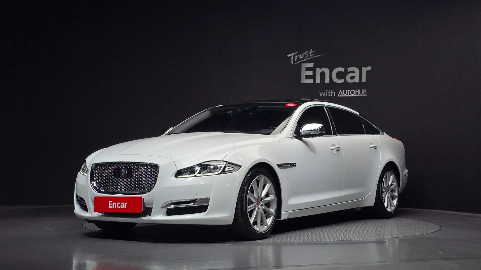 Jaguar All New XJ 3.0D Premium Luxury LWB 2018 — photo 1 sur 34