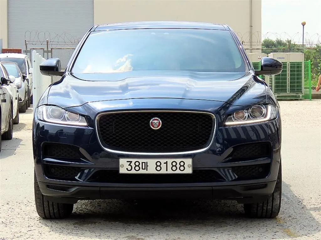 Jaguar F-PACE 20d Prestige 2018 — photo 1 sur 26