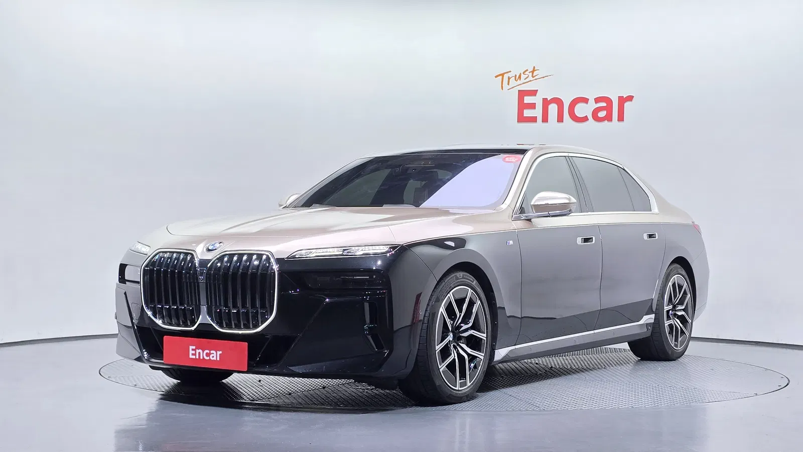 BMW Série 7 (G70) 740i xDrive M Sport 2024 — photo 1 sur 8