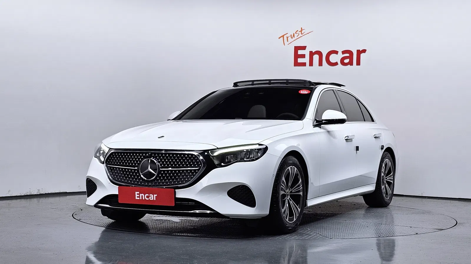 Mercedes-Benz Classe E E200 Avantgarde (W214) 2025 — photo 1 sur 26