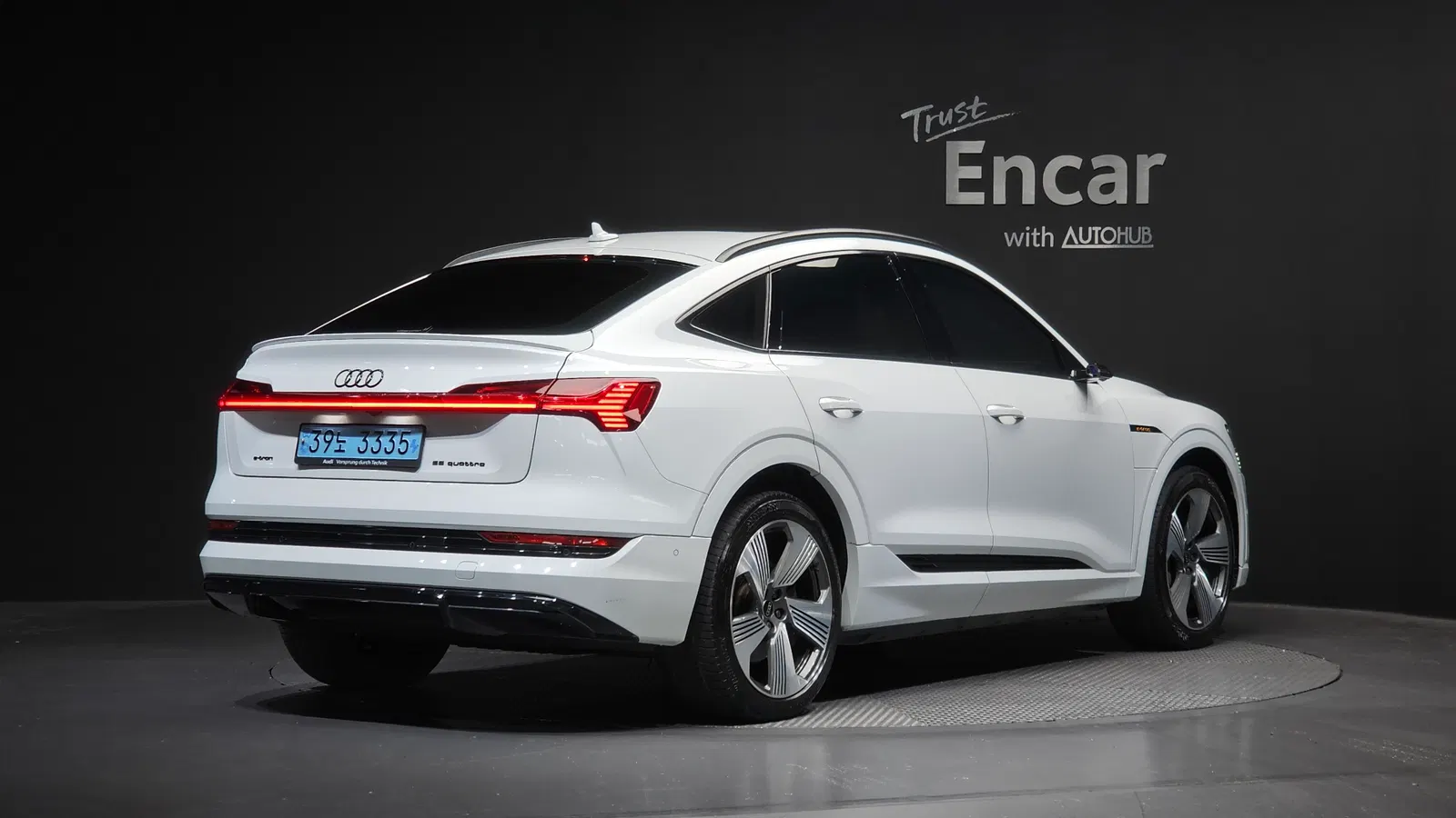 Audi e-tron 55 Quattro Sportback 2021 — photo 1 sur 32