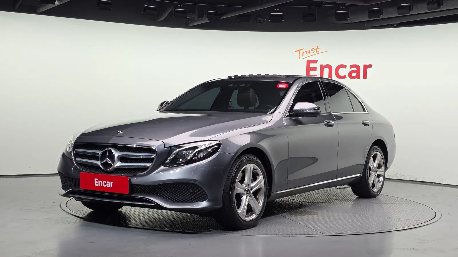 Mercedes-Benz Classe E E220d 4MATIC Avantgarde (W213) 2018 — photo 1 sur 20