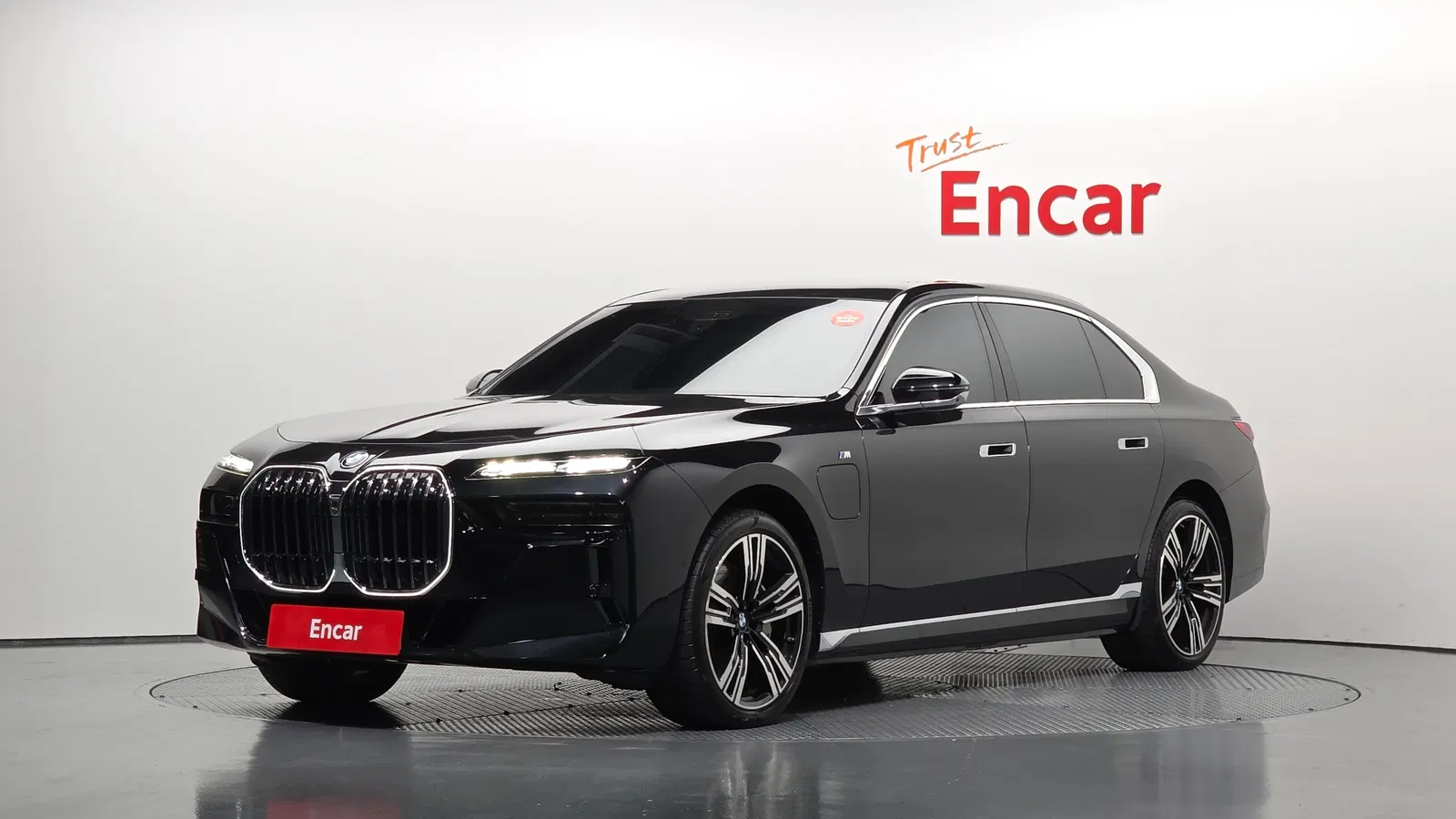 BMW Série 7 (G70) 750e xDrive M Sport 2023 — photo 1 sur 34