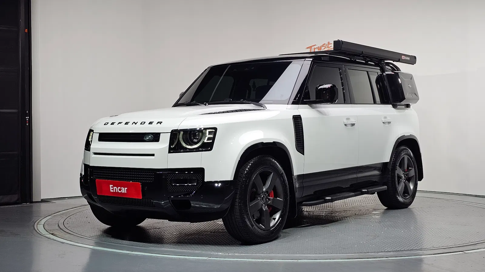 Land Rover Defender (L663) 110 D300 X-Dynamic HSE 2025 — photo 1 sur 20
