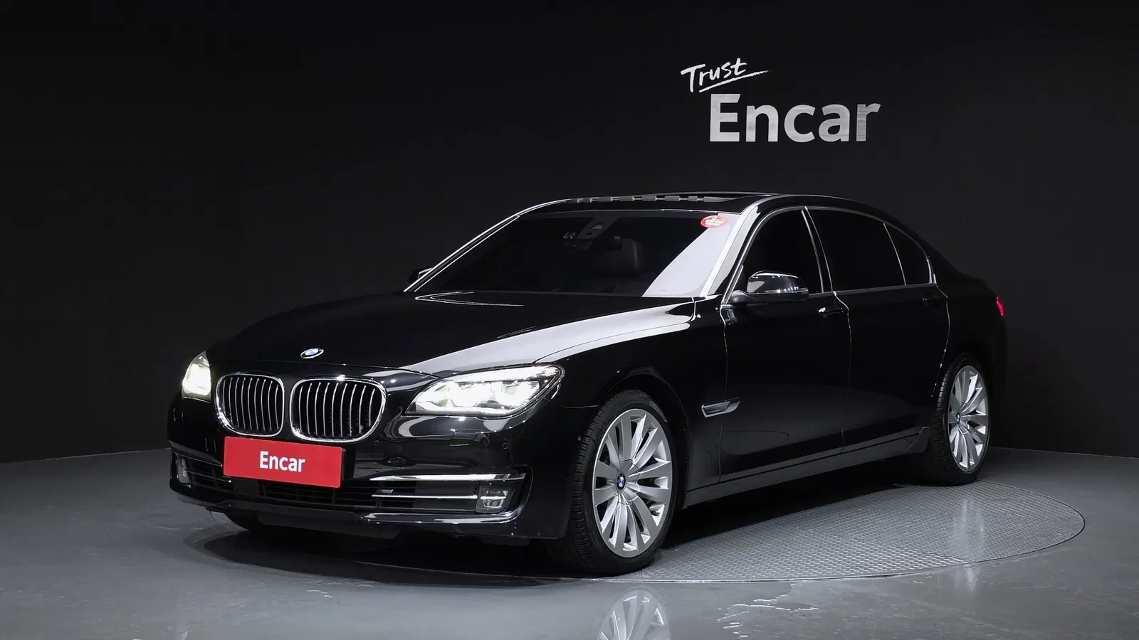 BMW Série 7 (F01) 750Li xDrive Individual 2015 — photo 1 sur 26