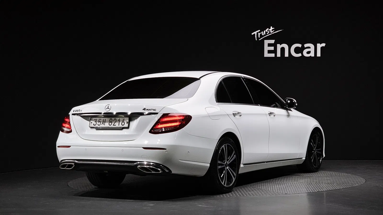 Mercedes-Benz Classe E E220d Avantgarde (W213) 2017 — photo 1 sur 30