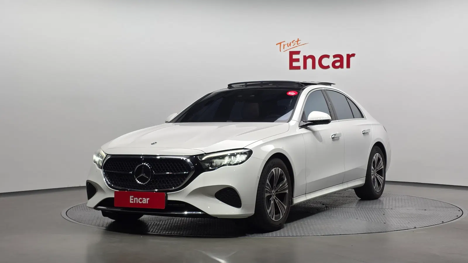 Mercedes-Benz Classe E E200 Avantgarde (W214) 2025 — photo 1 sur 35