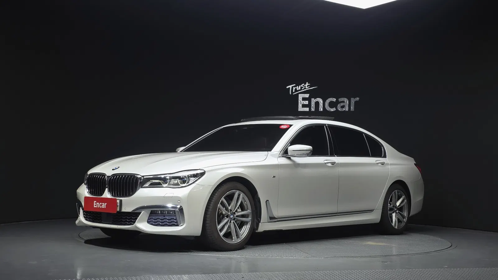 BMW Série 7 (G11) 740Li xDrive M Sport 2017 — photo 1 sur 20