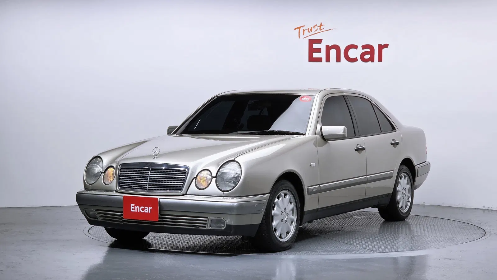 Mercedes-Benz Classe E E280 (W210) 1997 — photo 1 sur 8