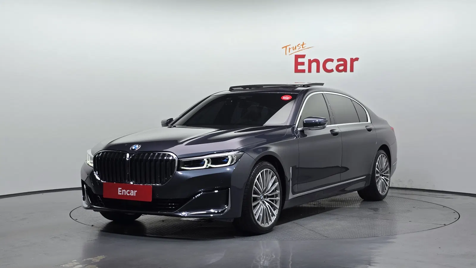 BMW Série 7 (G11) 740Li xDrive Design Pure Excellence 2020 — photo 1 sur 34