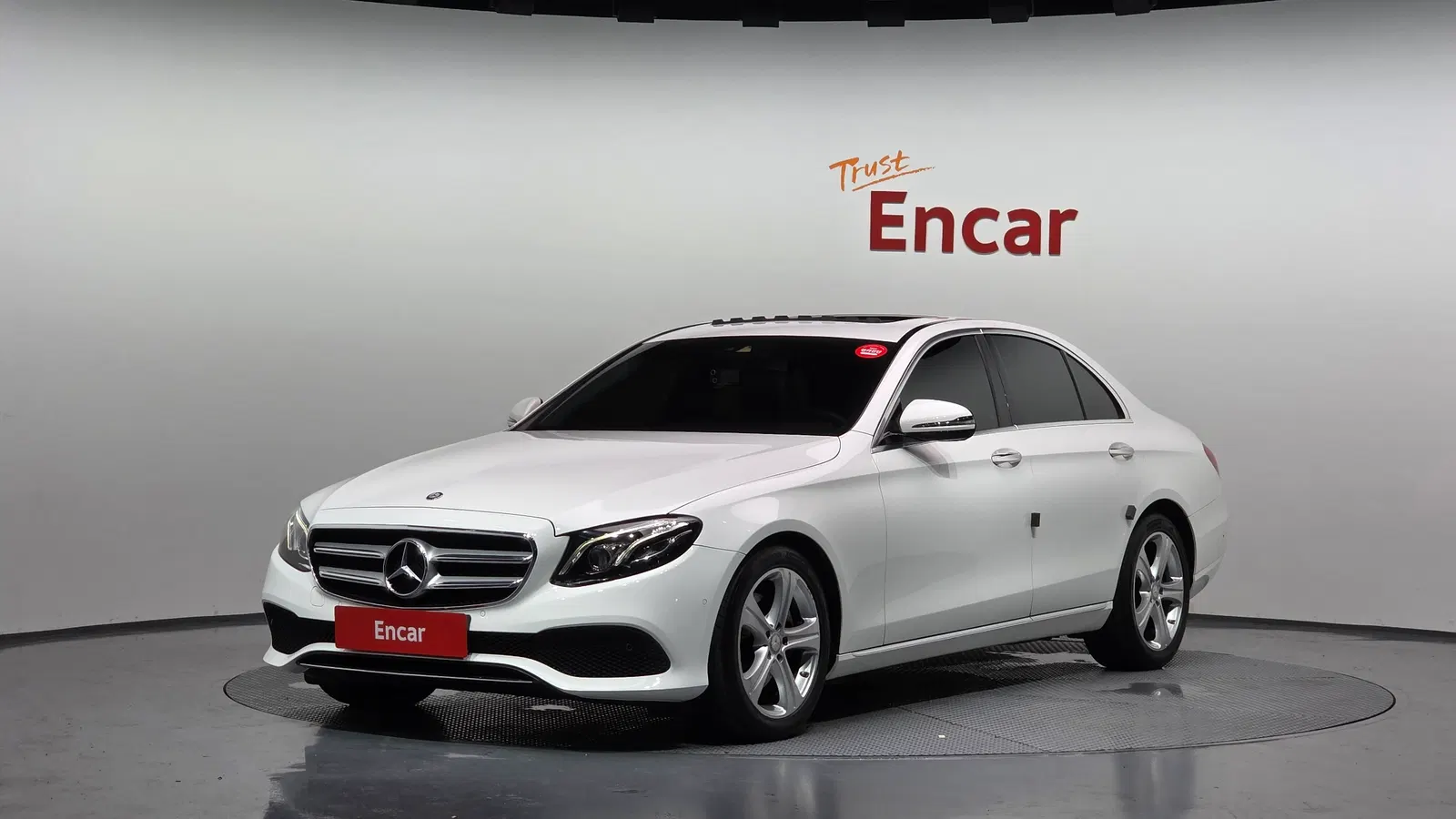 Mercedes-Benz Classe E E220d Avantgarde (W213) 2017 — photo 1 sur 20