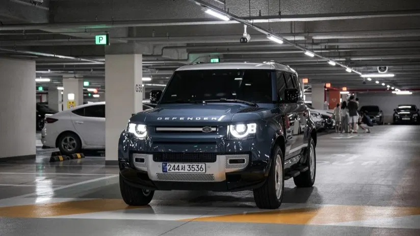 Land Rover Defender (L663) 110 D250 SE 2024 — photo 1 sur 26