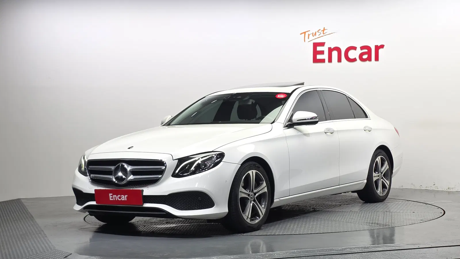 Mercedes-Benz Classe E E300 Avantgarde (W213) 2019 — photo 1 sur 30