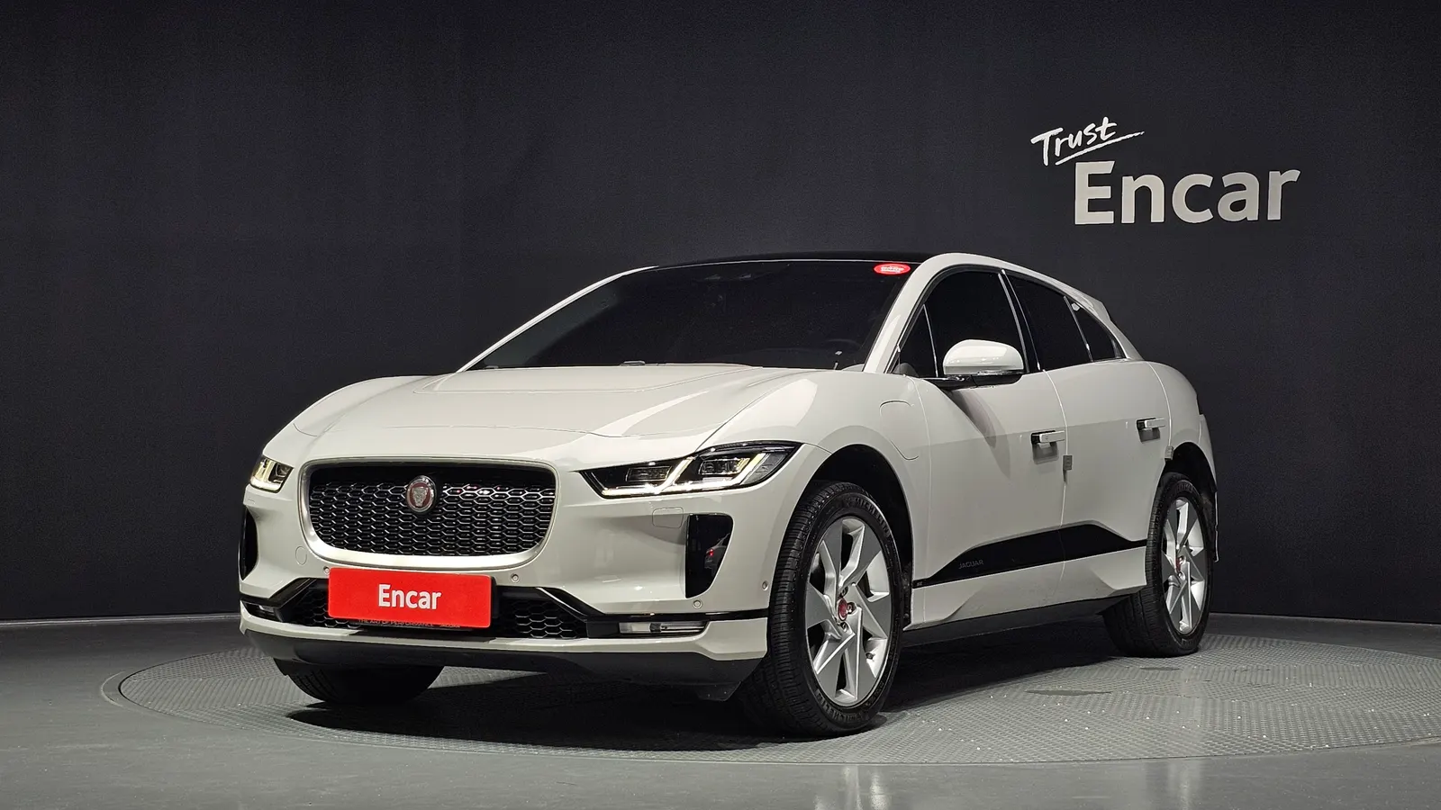 Jaguar I-PACE EV400 SE 2019 — photo 1 sur 26