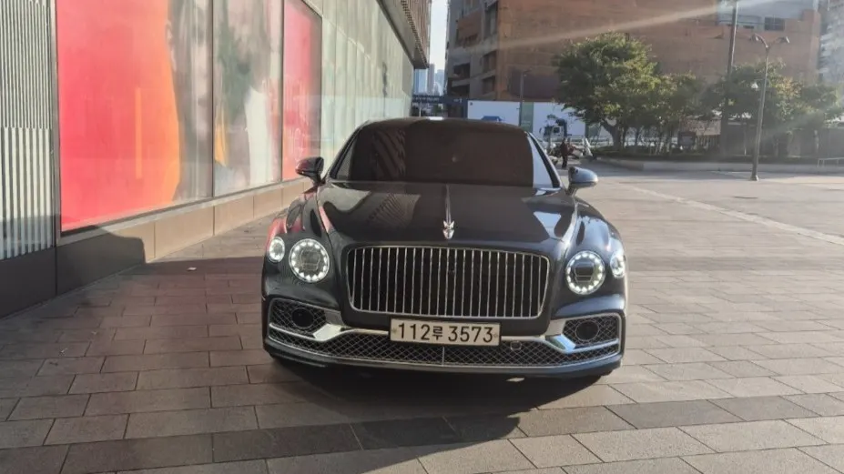 Bentley Flying Spur 3e génération 4.0 2022 — photo 1 sur 26