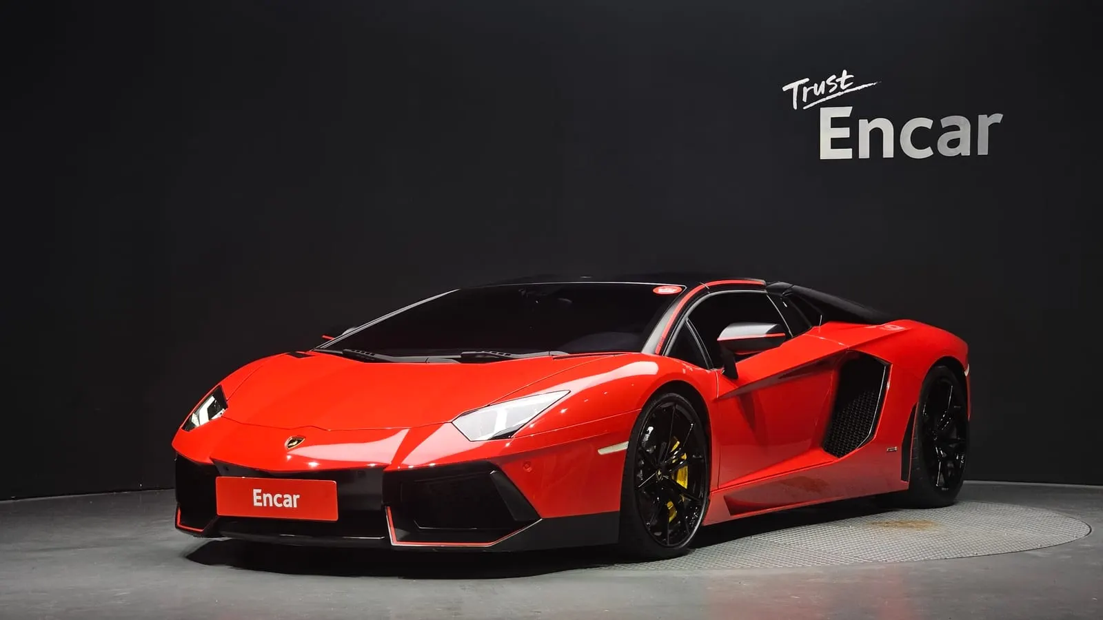 Lamborghini Aventador LP700-4 Roadster Pirelli Edition 2016 — photo 1 sur 26
