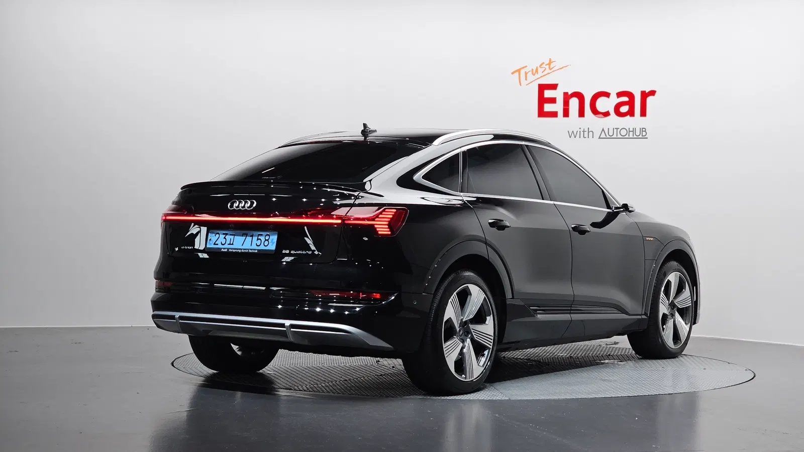 Audi e-tron 55 Quattro Sportback 2022 — photo 1 sur 32