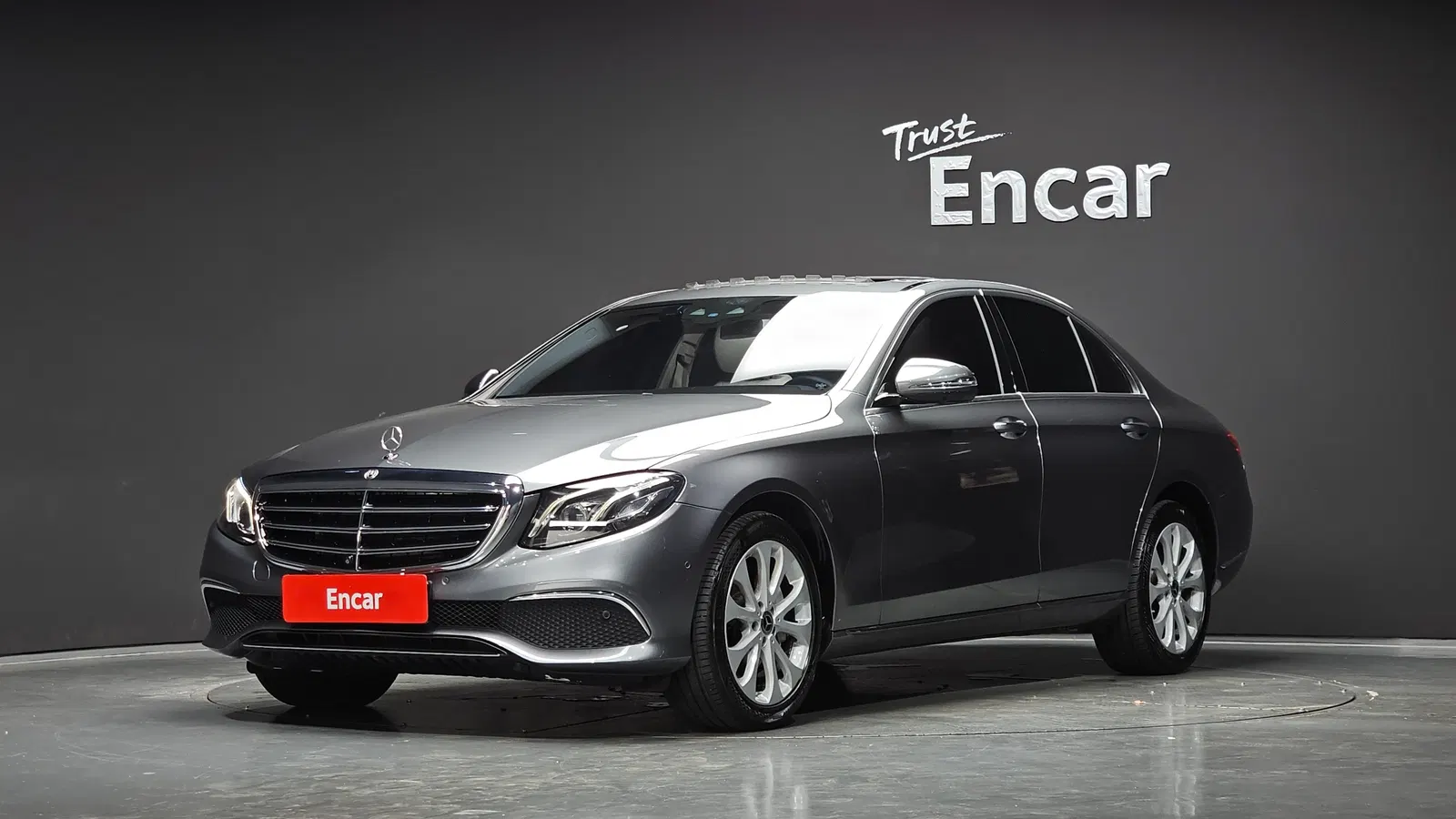 Mercedes-Benz Classe E E300 4MATIC Exclusive (W213) 2018 — photo 1 sur 20